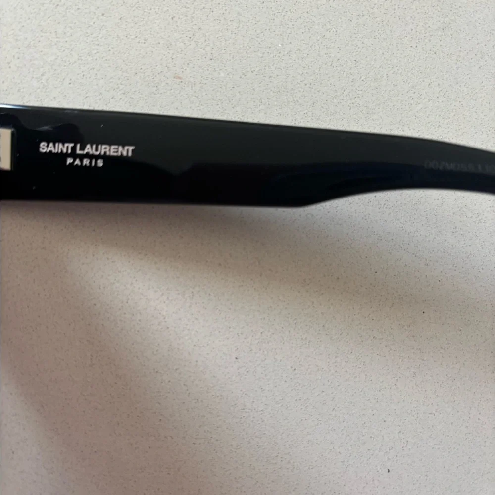 Saint Laurent Black Rectangular Sunglasses with Case - Unisex - scratch on lens